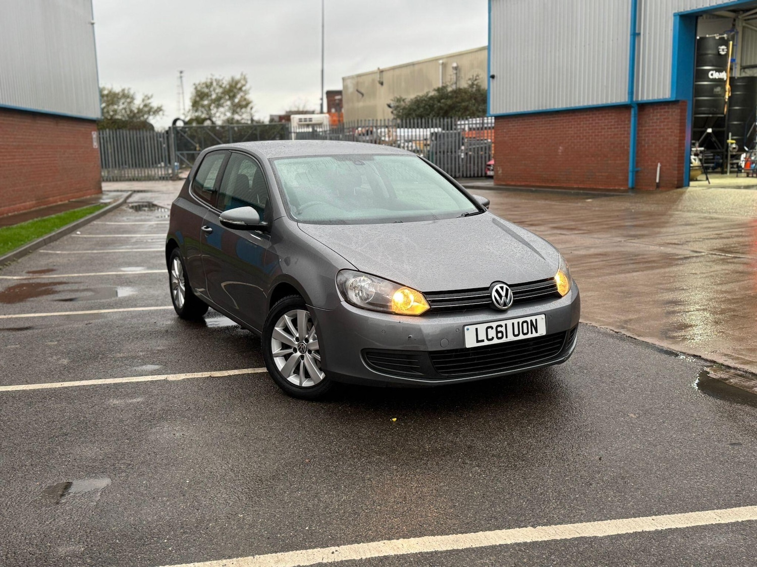 Used Volkswagen Golf 2011 for sale - 76572425: Photo 6