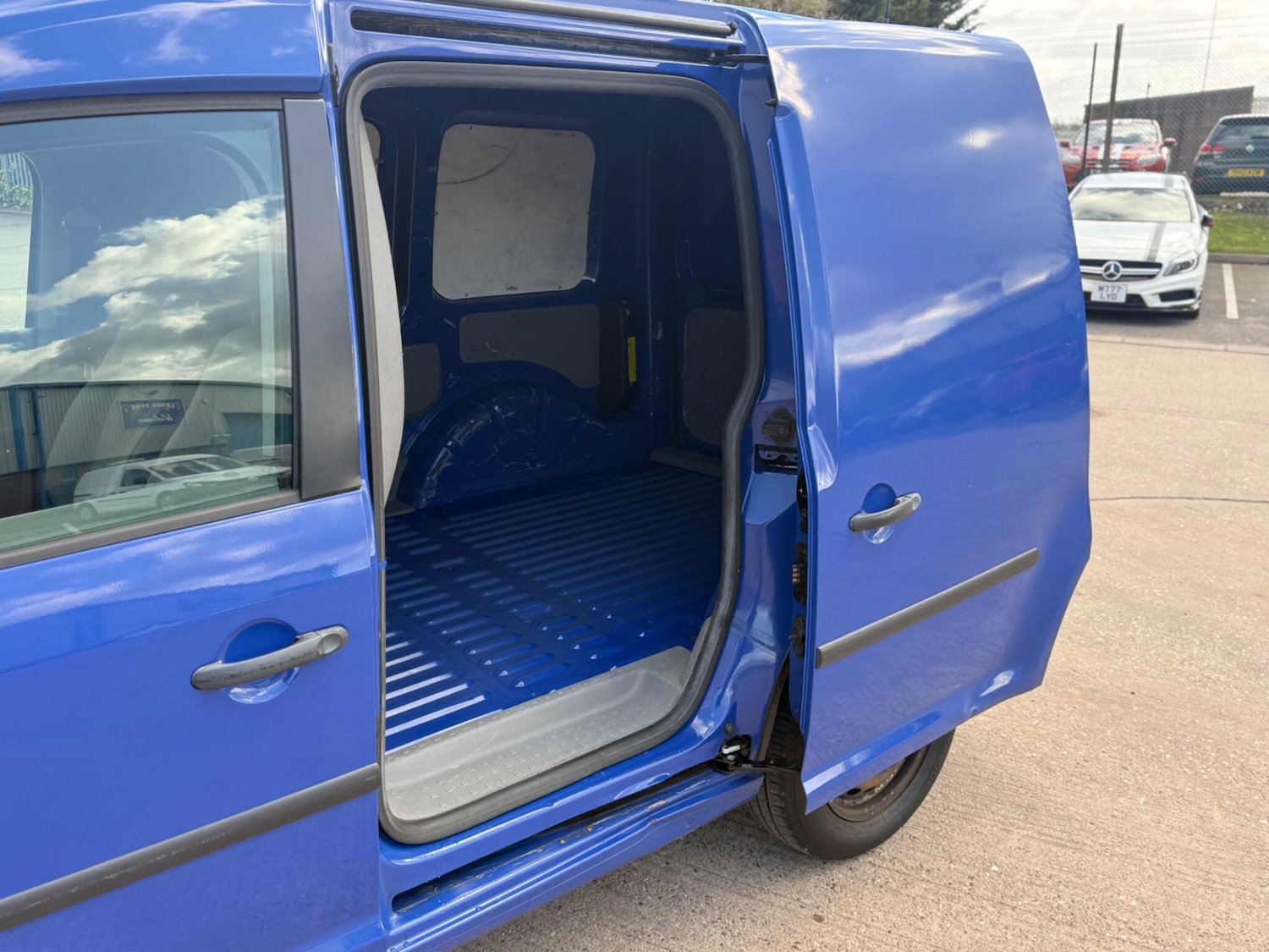 Used Volkswagen Caddy 2009 for sale - 77839970: Photo 29