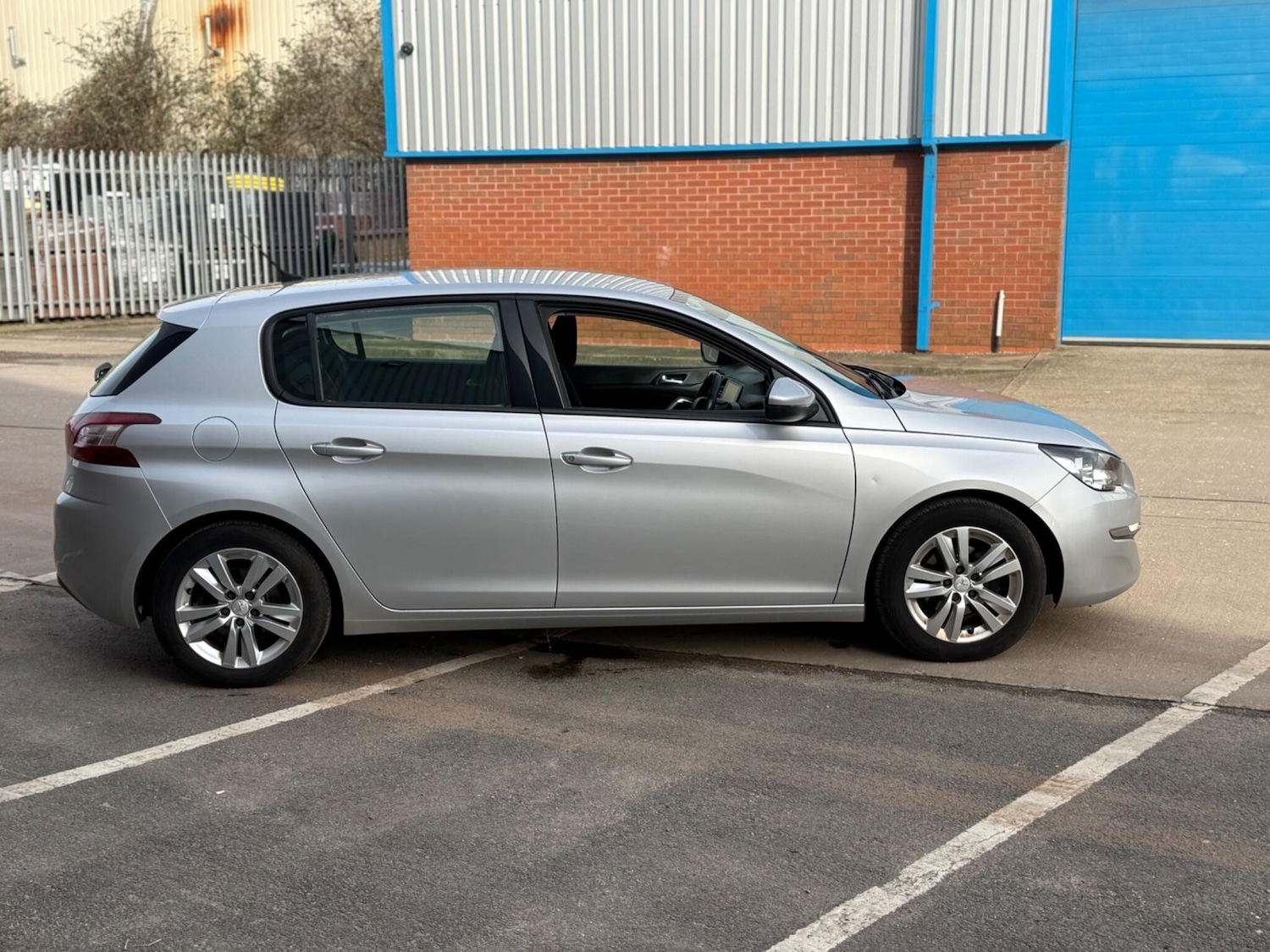 Used Peugeot 308 for sale - 77587149: Photo 3