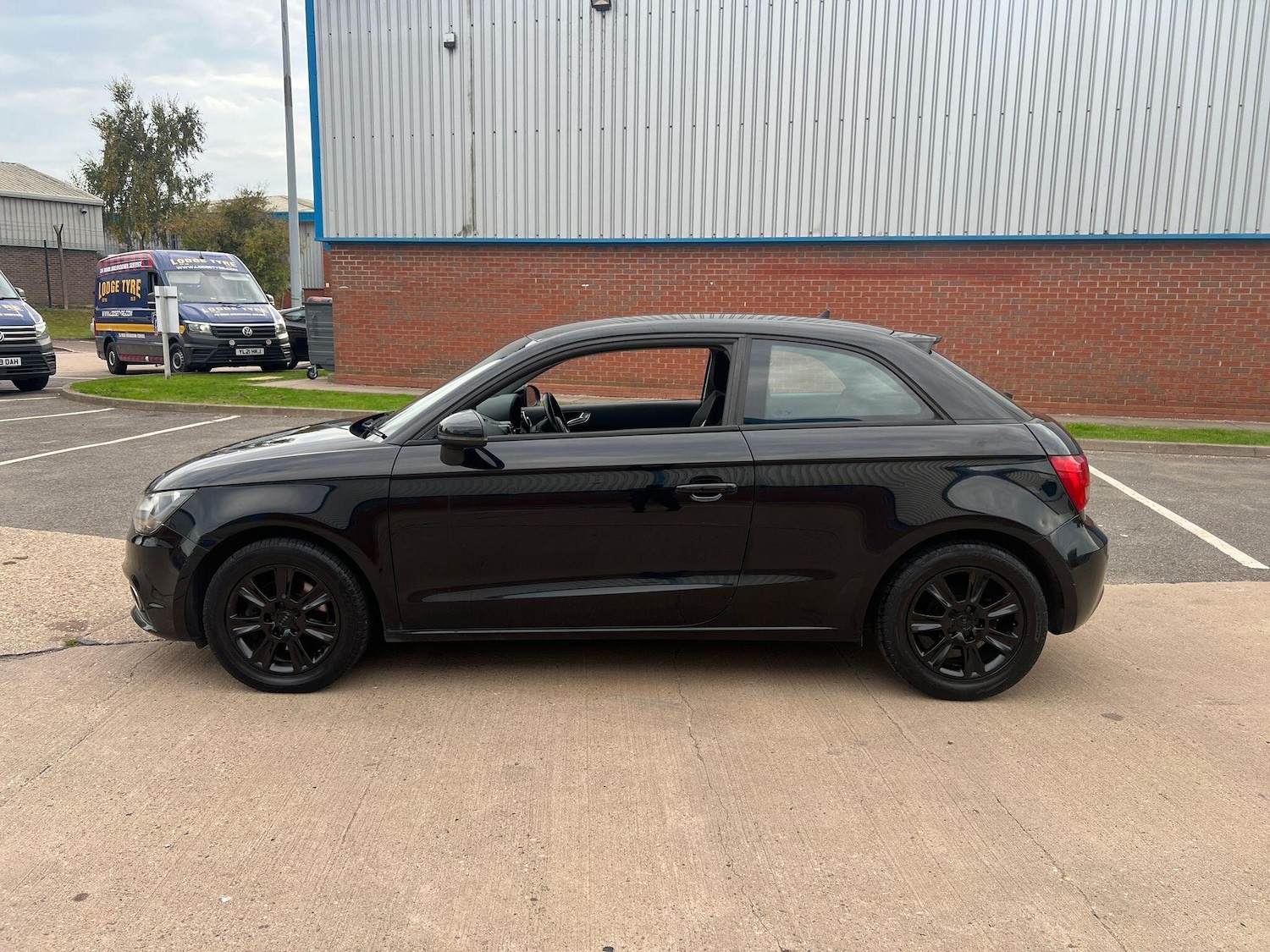 Used Audi A1 2011 for sale - 76152883: Photo 4