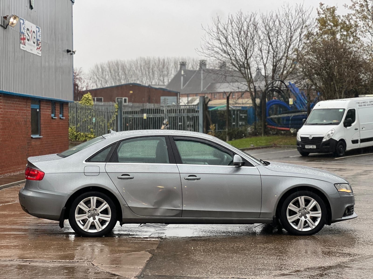 Used Audi A4 2009 for sale - 76666855: Photo 4