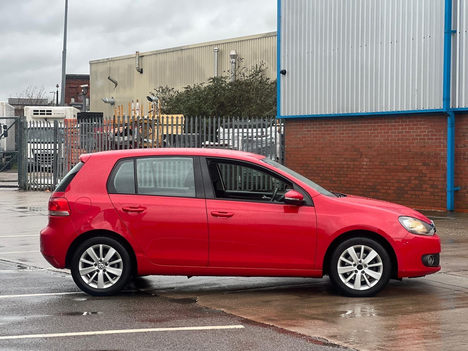 Used Volkswagen Golf 2011 for sale - 76887458: Photo 4