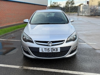 2015 (15) - 1.6i 16V Design 5dr Auto