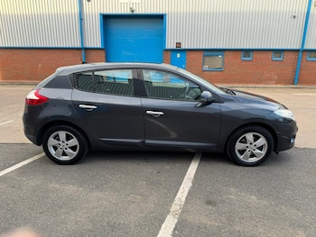 Used Renault Megane 2011 for sale - 76441033: Photo