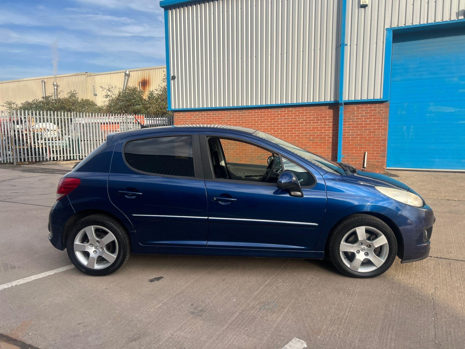 Used Peugeot 207 2010 for sale - 76498440: Photo 3