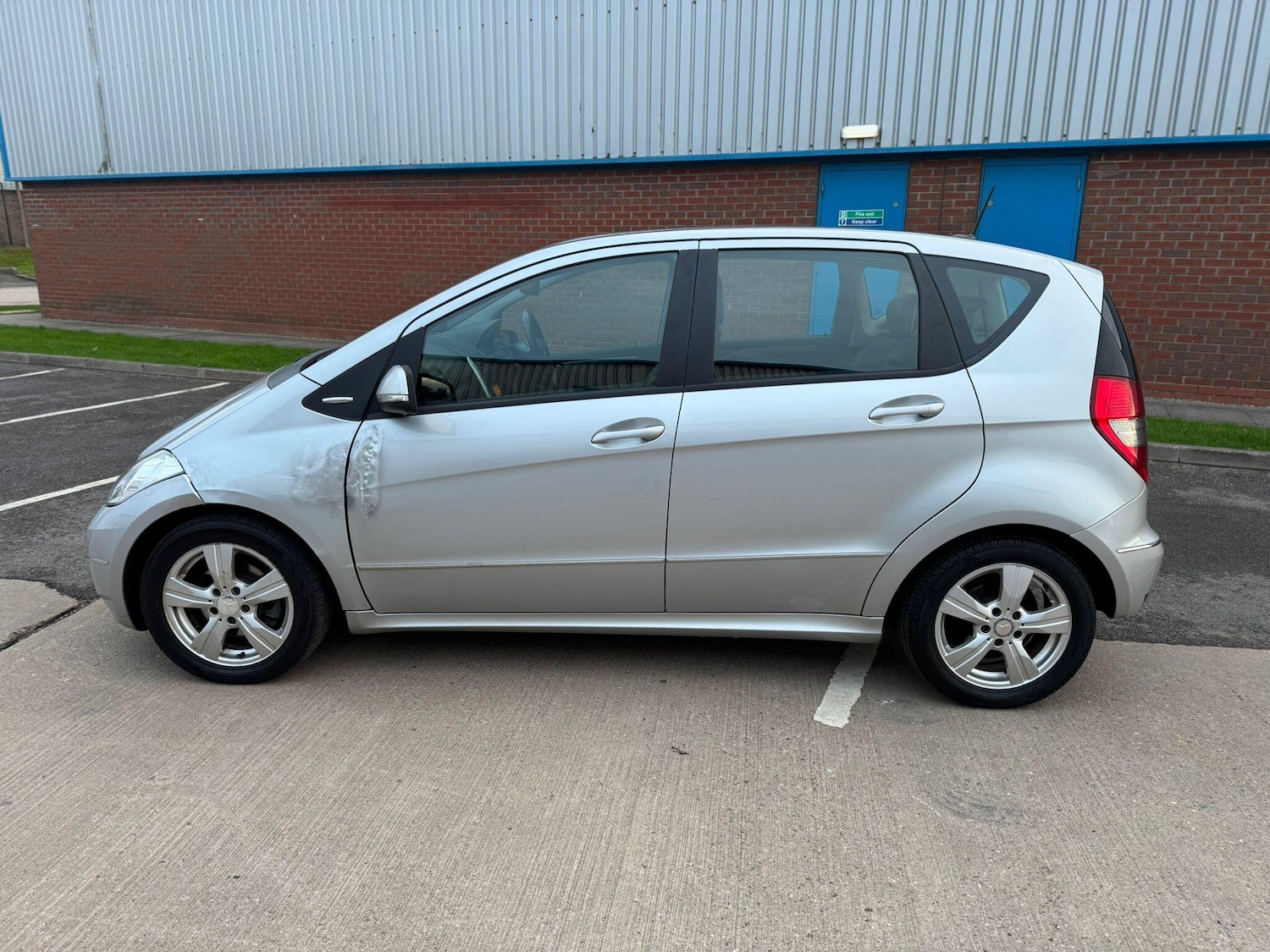 Used Mercedes-Benz A-Class 2009 for sale - 76389405: Photo 3