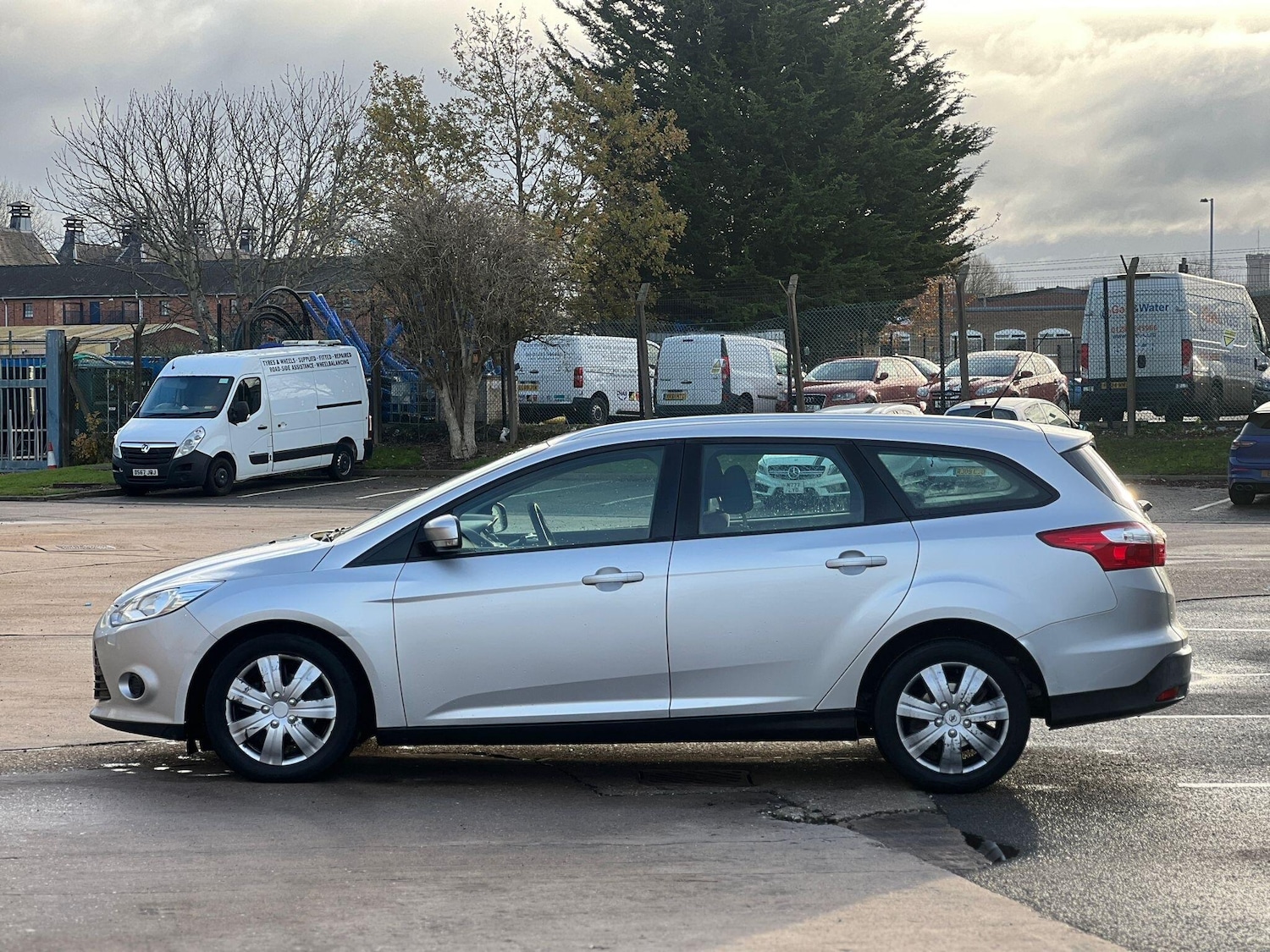 Used Ford Focus 2013 for sale - 76633477: Photo 3