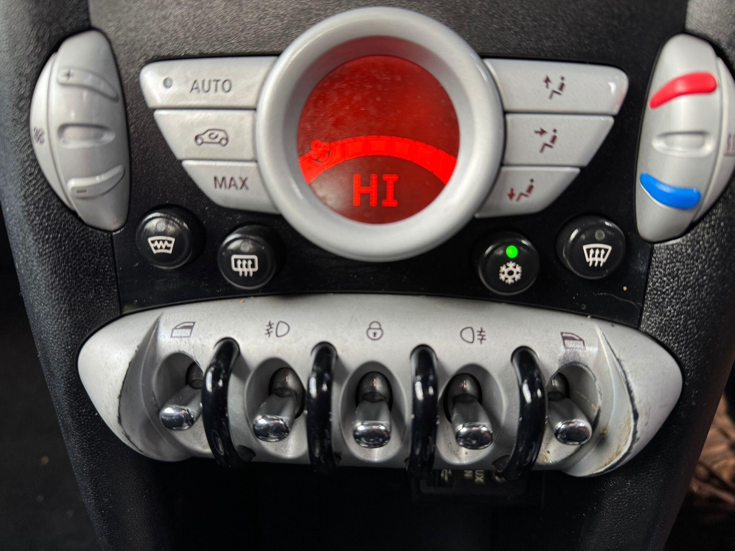 Used MINI Hatch 2010 for sale - 76899231: Photo 24