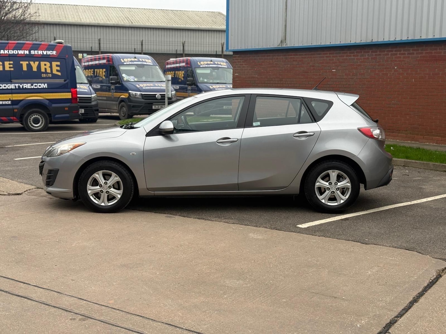 Used Mazda Mazda3 2011 for sale - 77052536: Photo 3