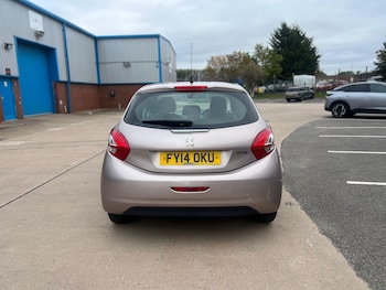 Used Peugeot 208 2014 for sale - 76226559: Photo