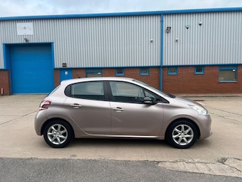 Used Peugeot 208 2014 for sale - 76226559: Photo