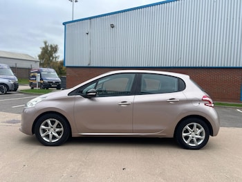 Used Peugeot 208 2014 for sale - 76226559: Photo