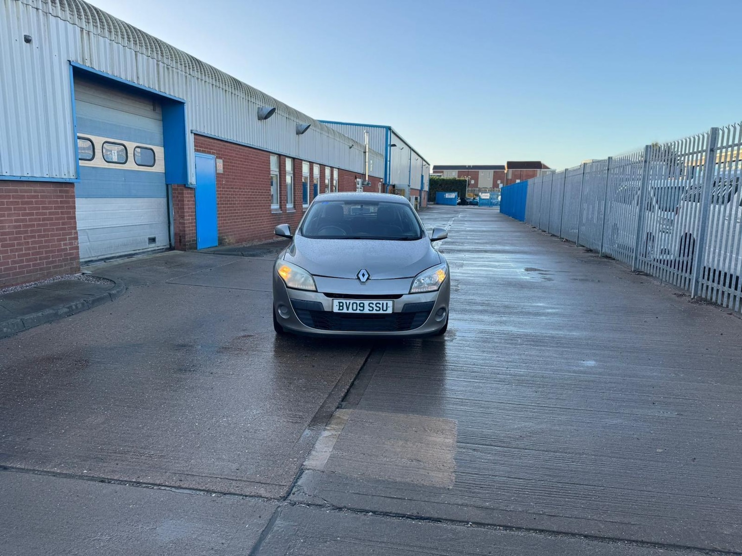 Used Renault Megane 2009 for sale - 77314960: Photo 2