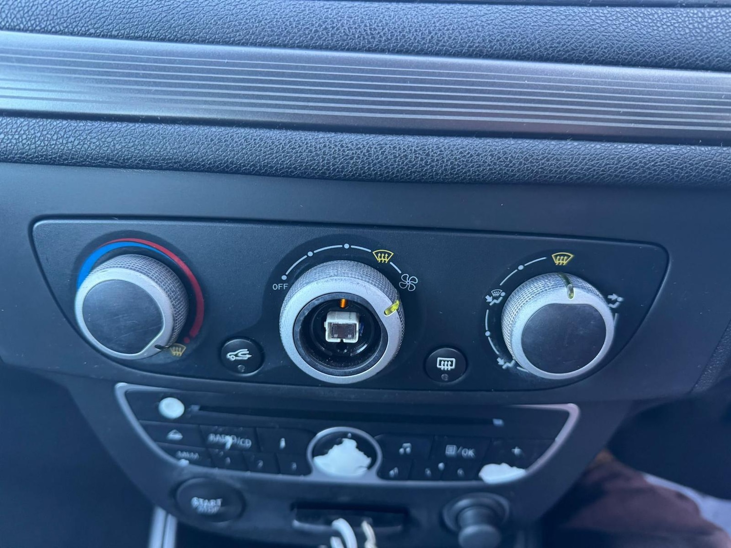 Used Renault Megane 2009 for sale - 77314960: Photo 25