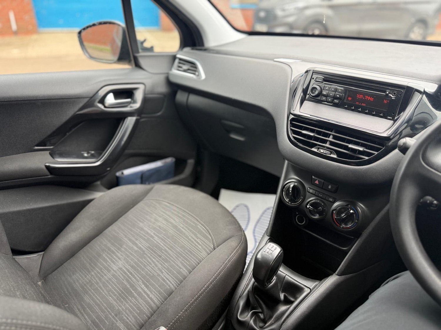 Used Peugeot 208 2015 for sale - 76472636: Photo 17