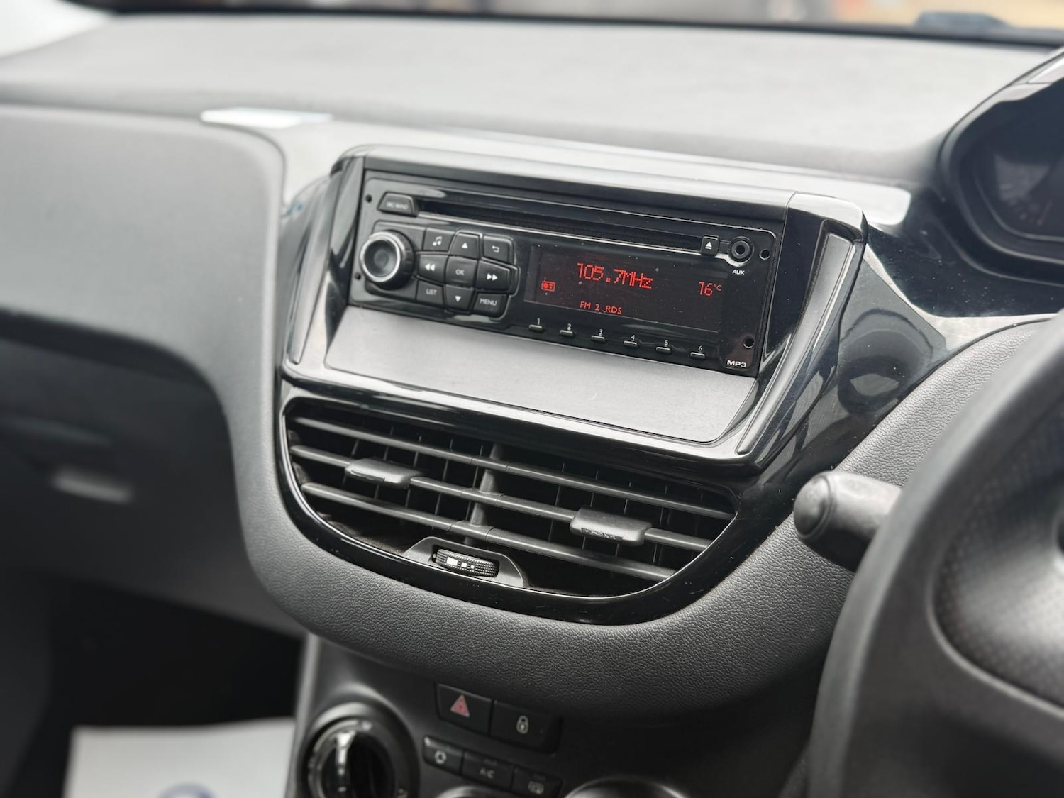 Used Peugeot 208 2015 for sale - 76472636: Photo 19