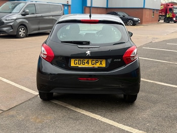 Used Peugeot 208 2015 for sale - 76472636: Photo
