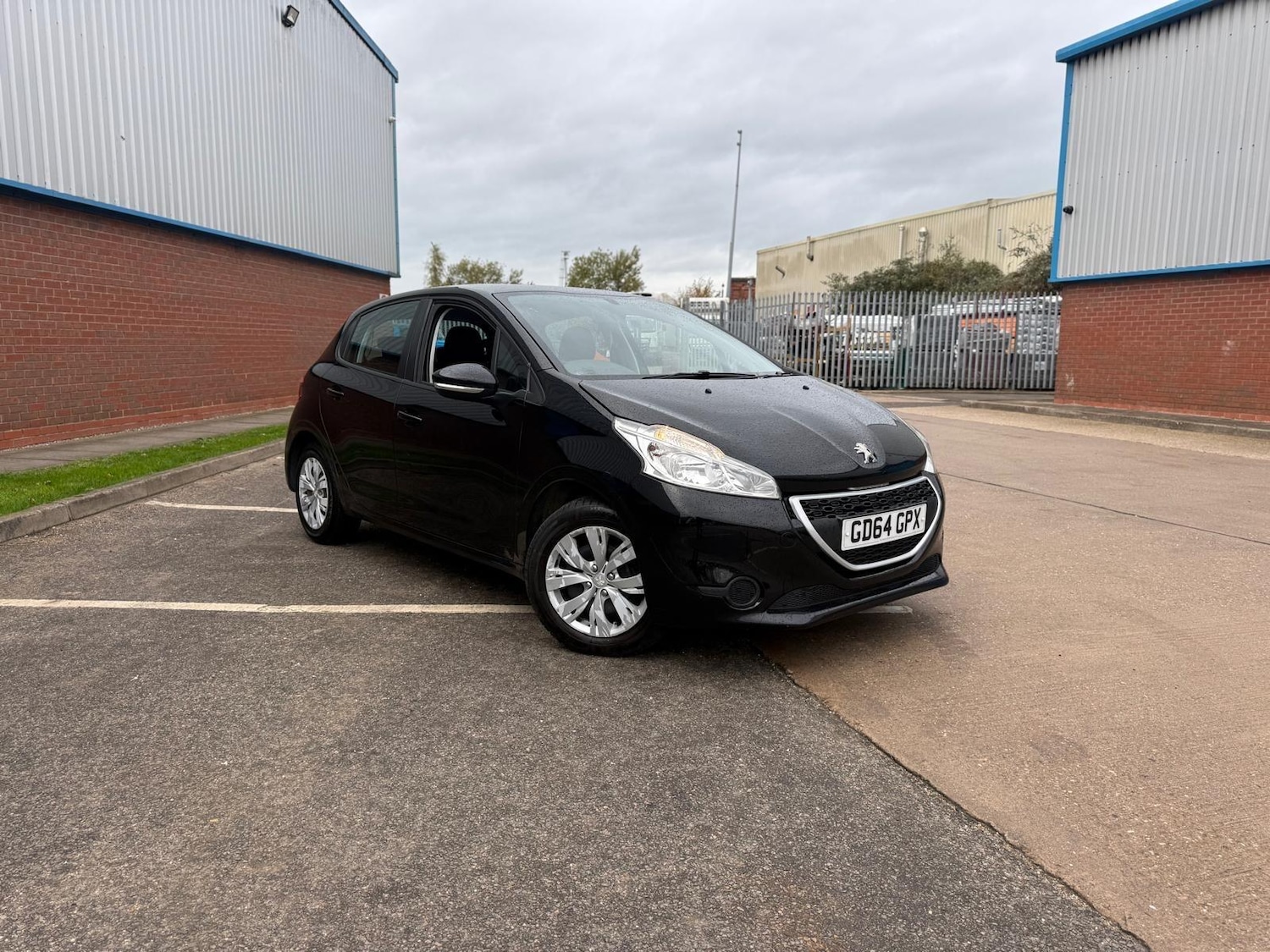 Used Peugeot 208 2015 for sale - 76472636: Photo 8