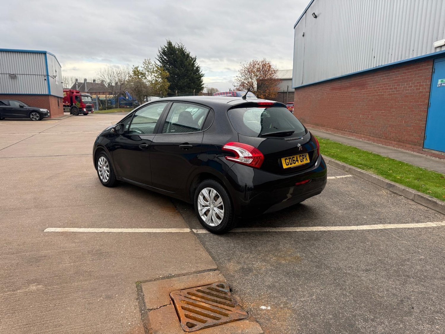 Used Peugeot 208 2015 for sale - 76472636: Photo 9