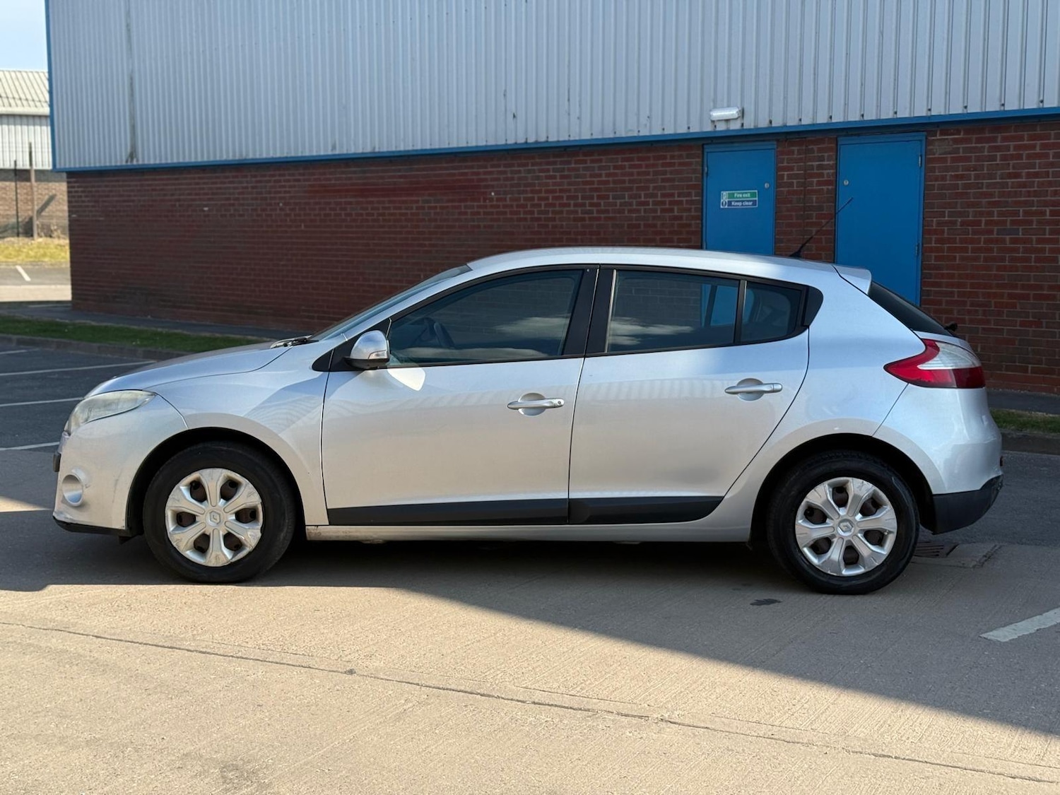 Used Renault Megane 2010 for sale - 76608169: Photo 3