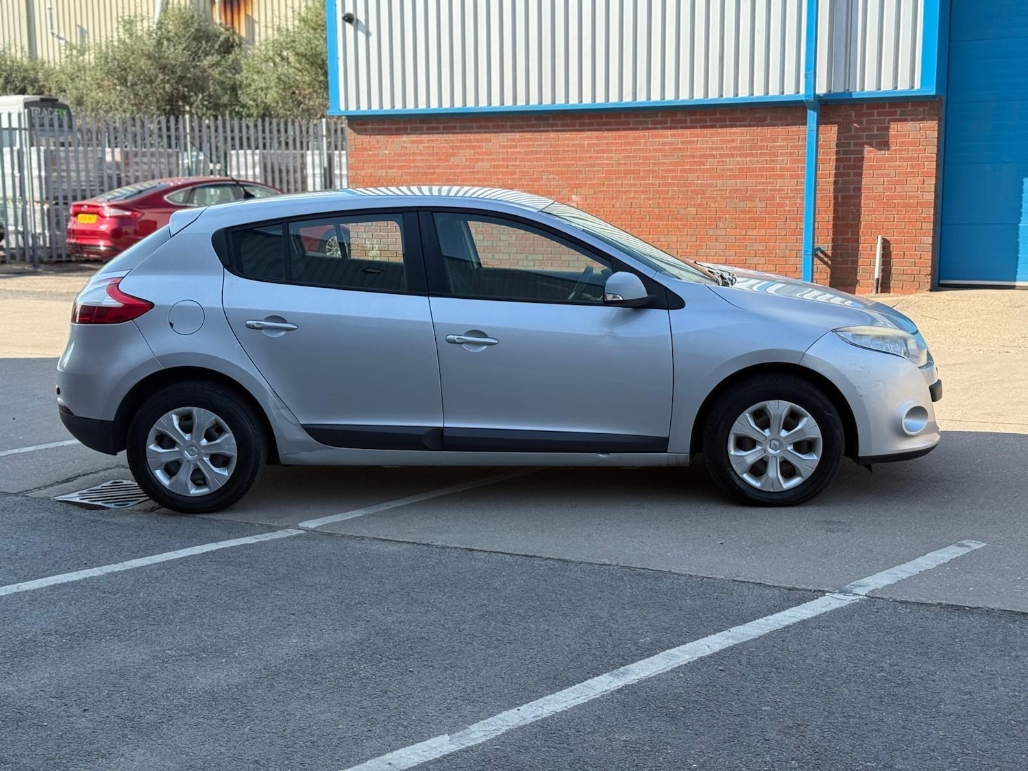 Used Renault Megane 2010 for sale - 76608169: Photo 4