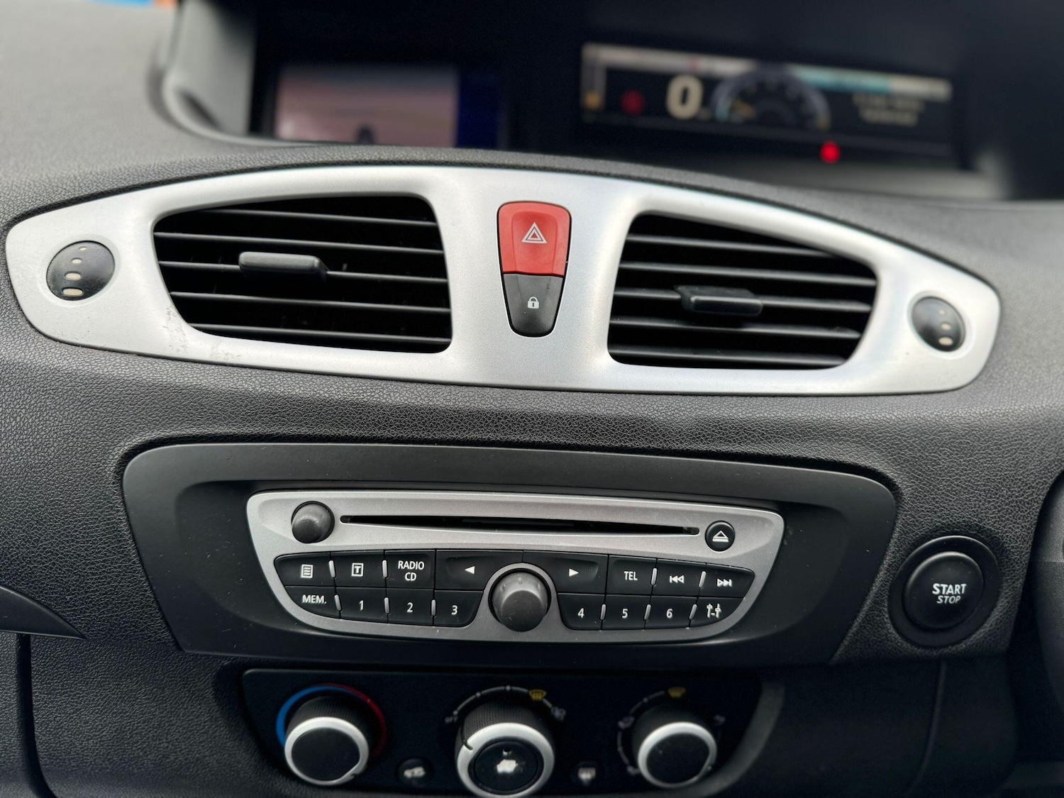 Used Renault Grand Scenic 2010 for sale - 78085881: Photo 18