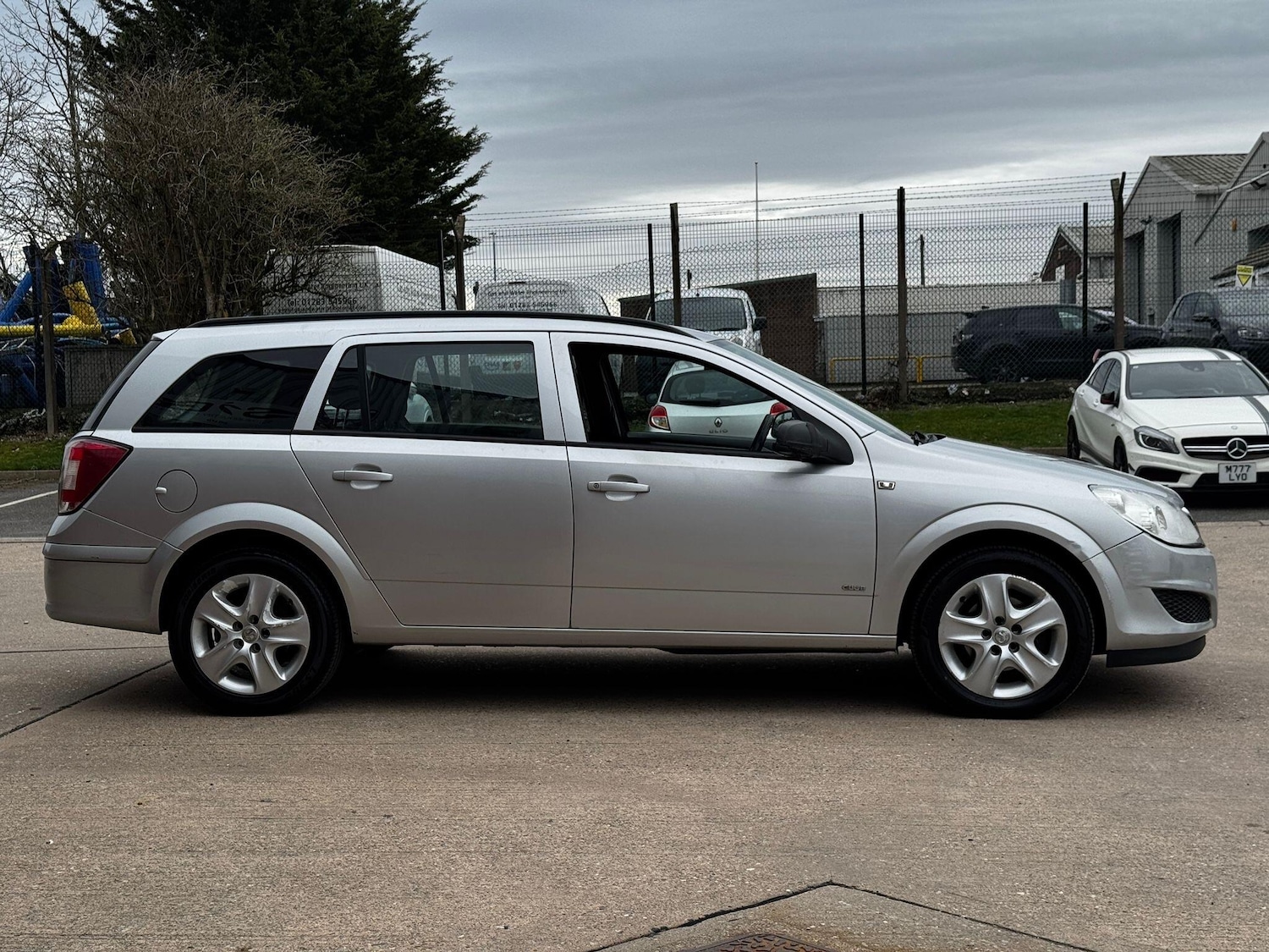 Used Vauxhall Astra 2010 for sale - 77737848: Photo 12