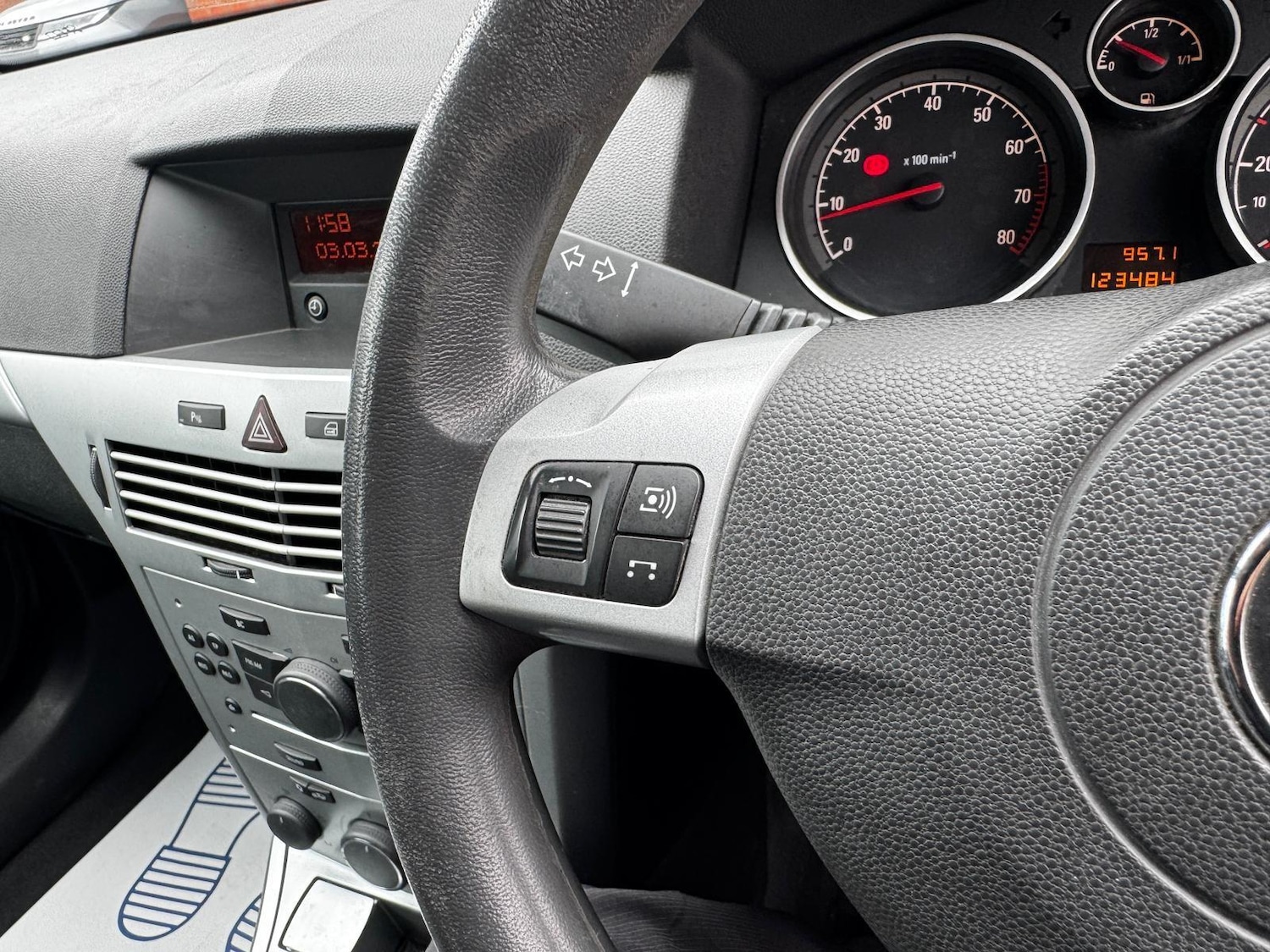 Used Vauxhall Astra 2010 for sale - 77737848: Photo 20