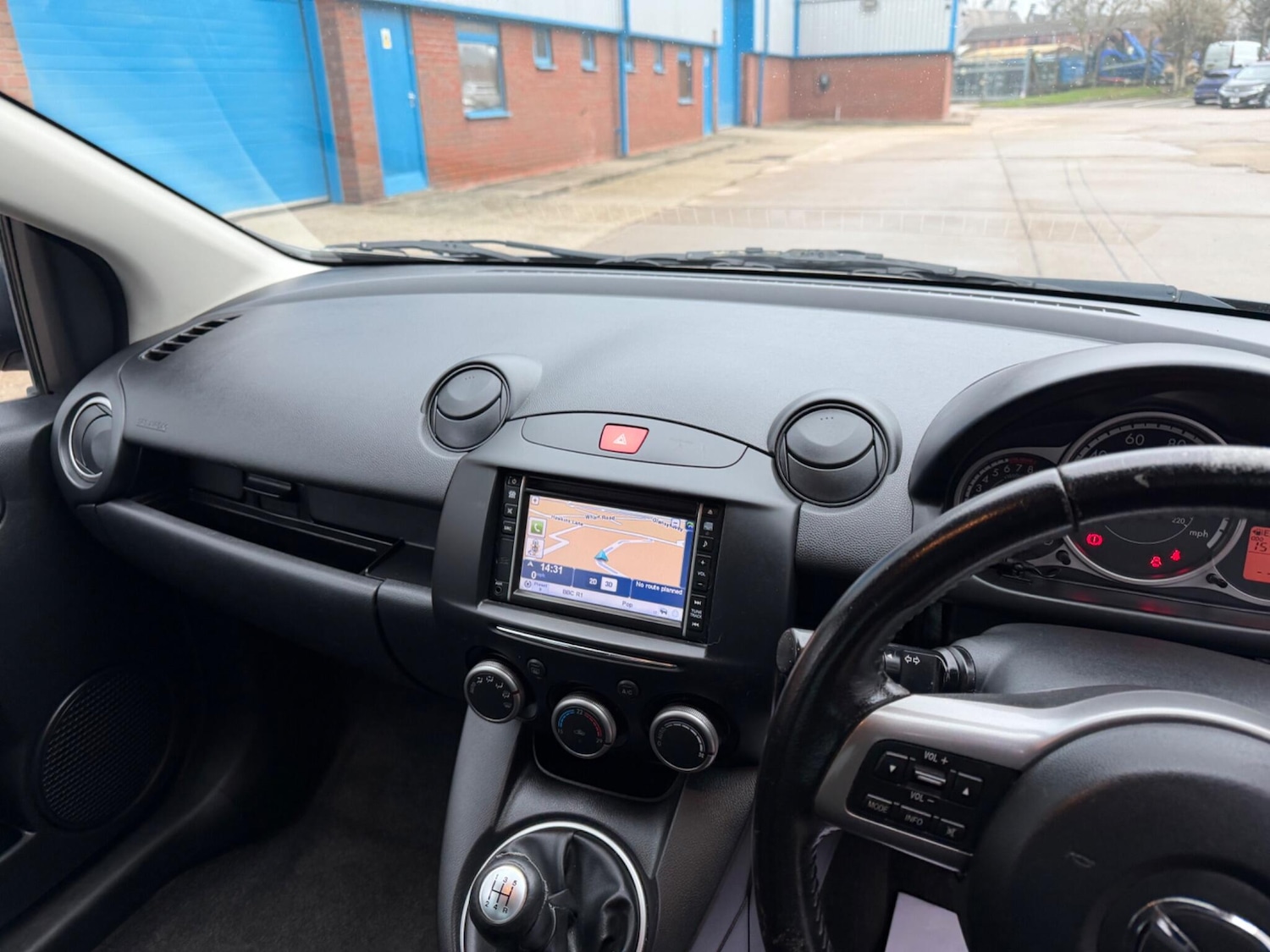 Used Mazda Mazda2 2013 for sale - 77377374: Photo 17