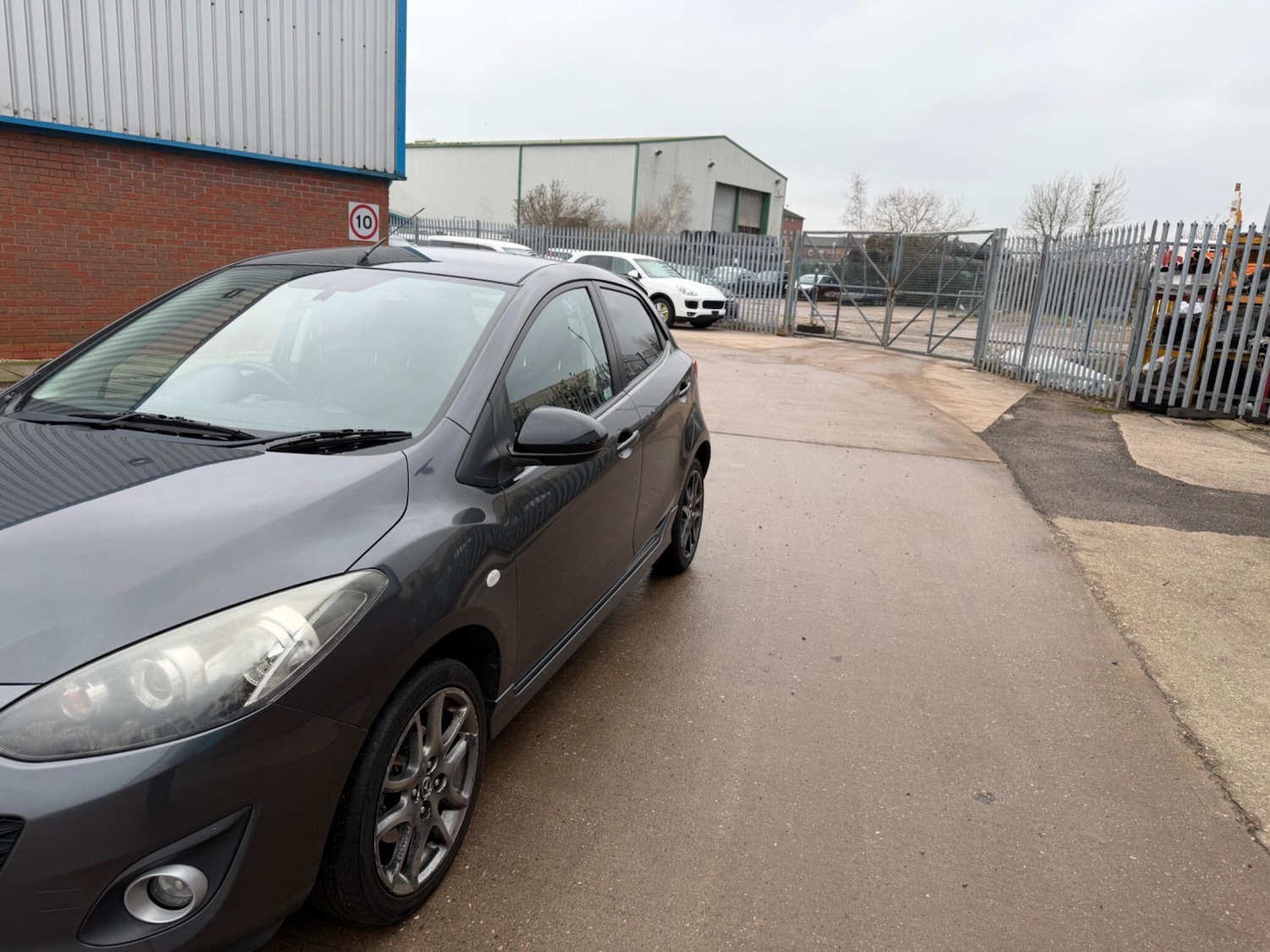 Used Mazda Mazda2 2013 for sale - 77377374: Photo 6
