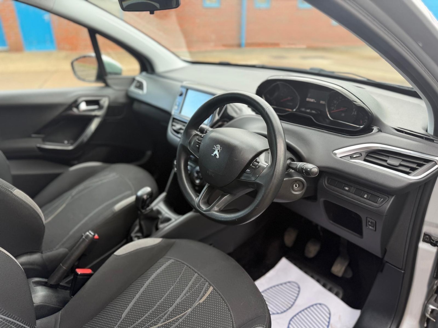 Used Peugeot 208 2013 for sale - 76349772: Photo 11