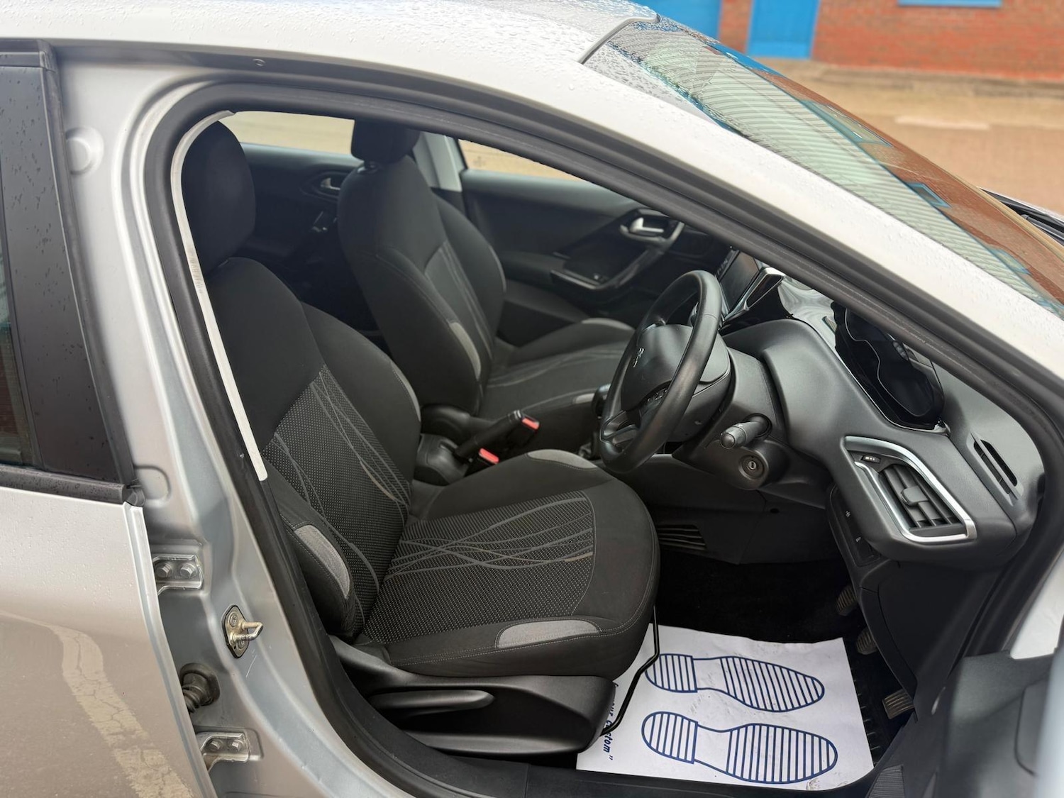 Used Peugeot 208 2013 for sale - 76349772: Photo 15
