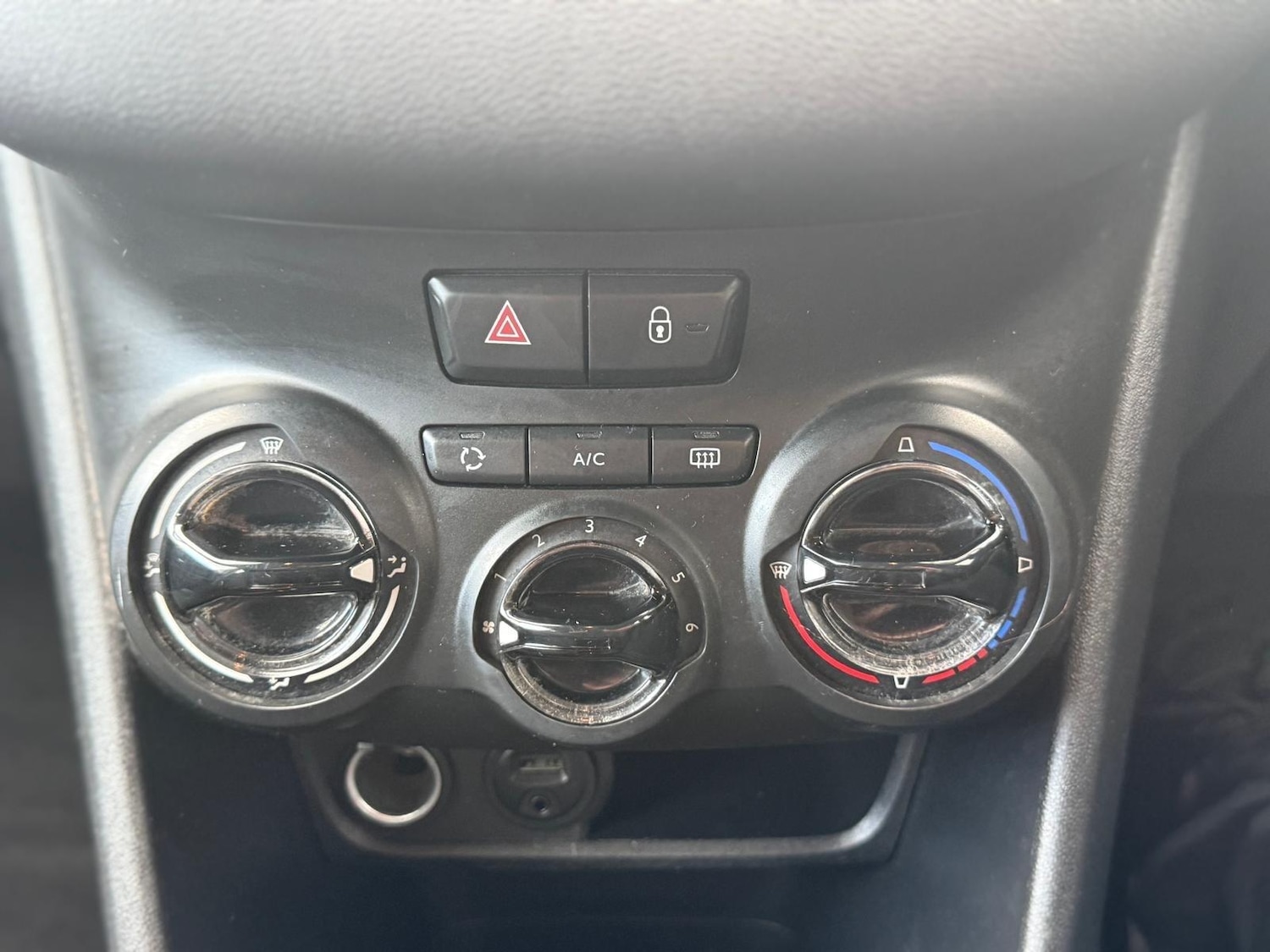 Used Peugeot 208 2013 for sale - 76349772: Photo 21