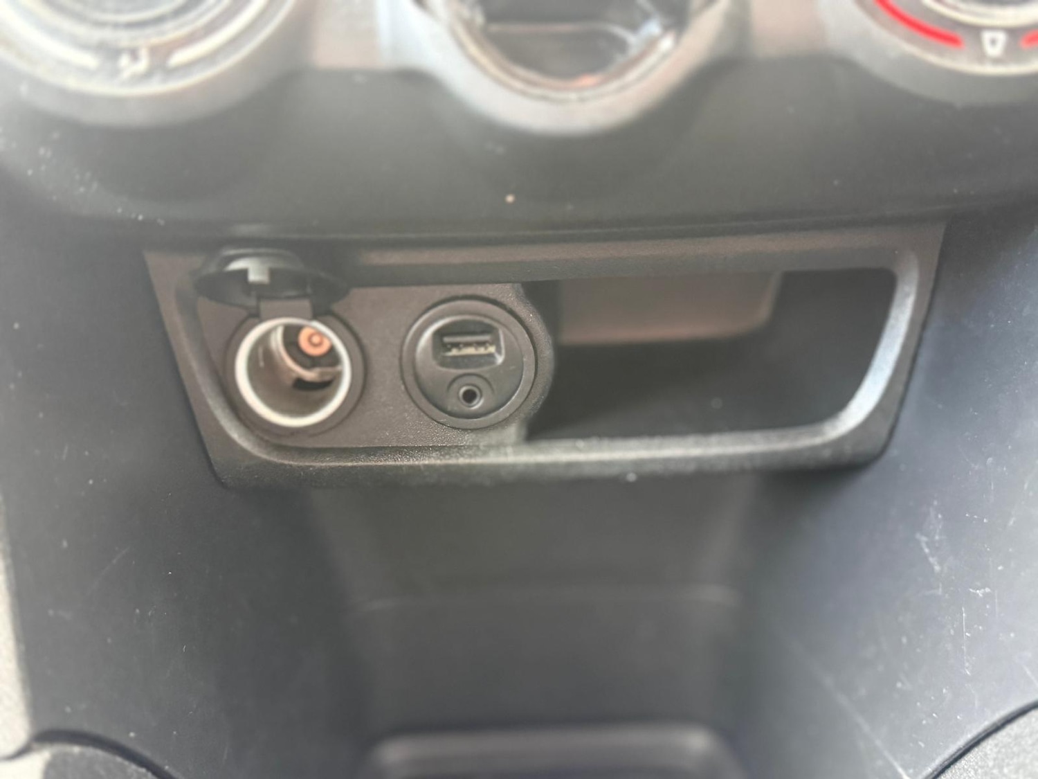 Used Peugeot 208 2013 for sale - 76349772: Photo 24