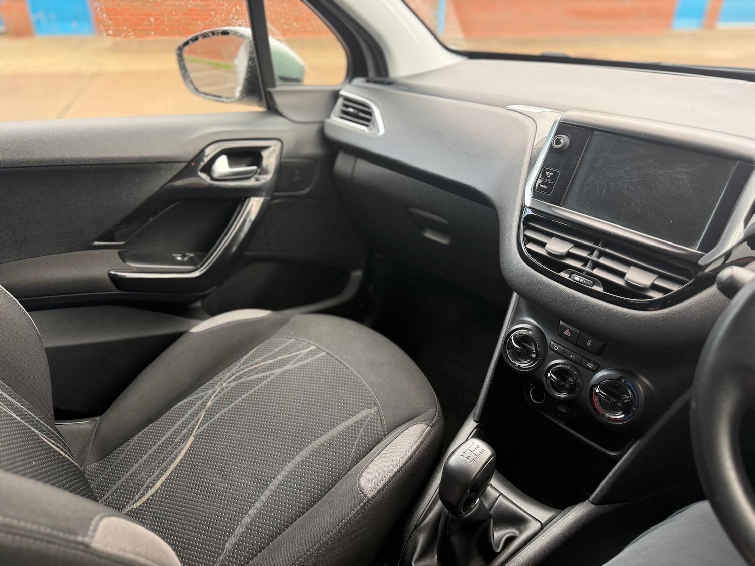Used Peugeot 208 2013 for sale - 76349772: Photo 25