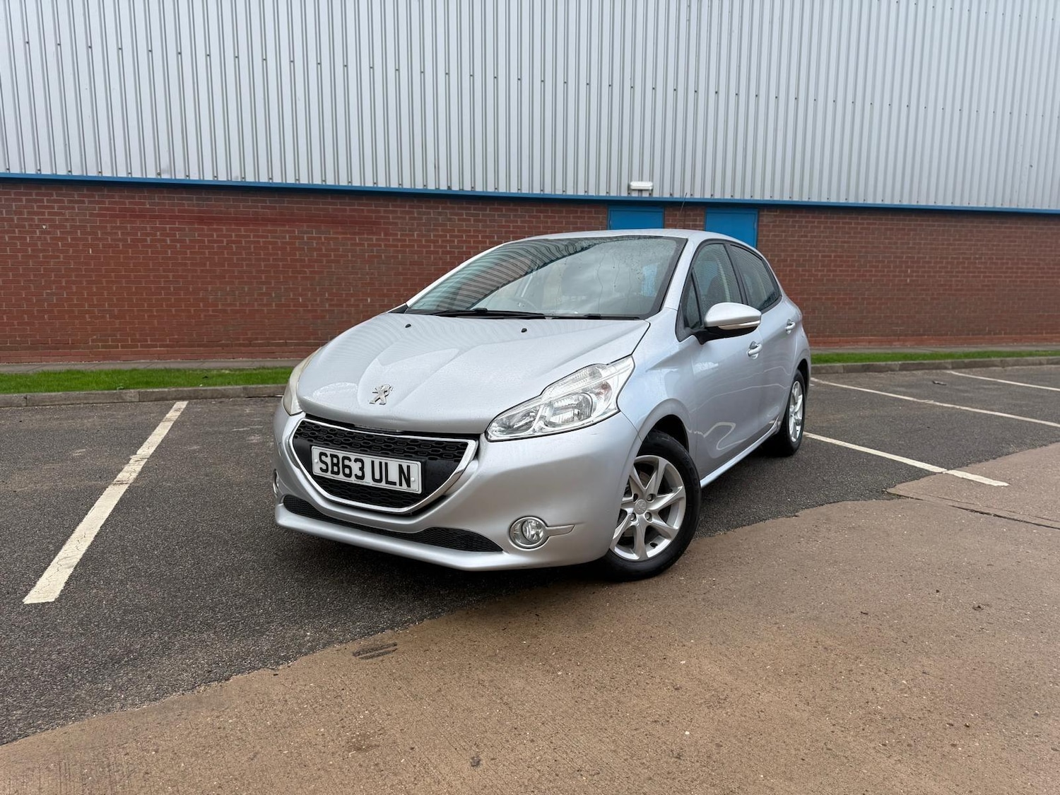 Used Peugeot 208 2013 for sale - 76349772: Photo 5
