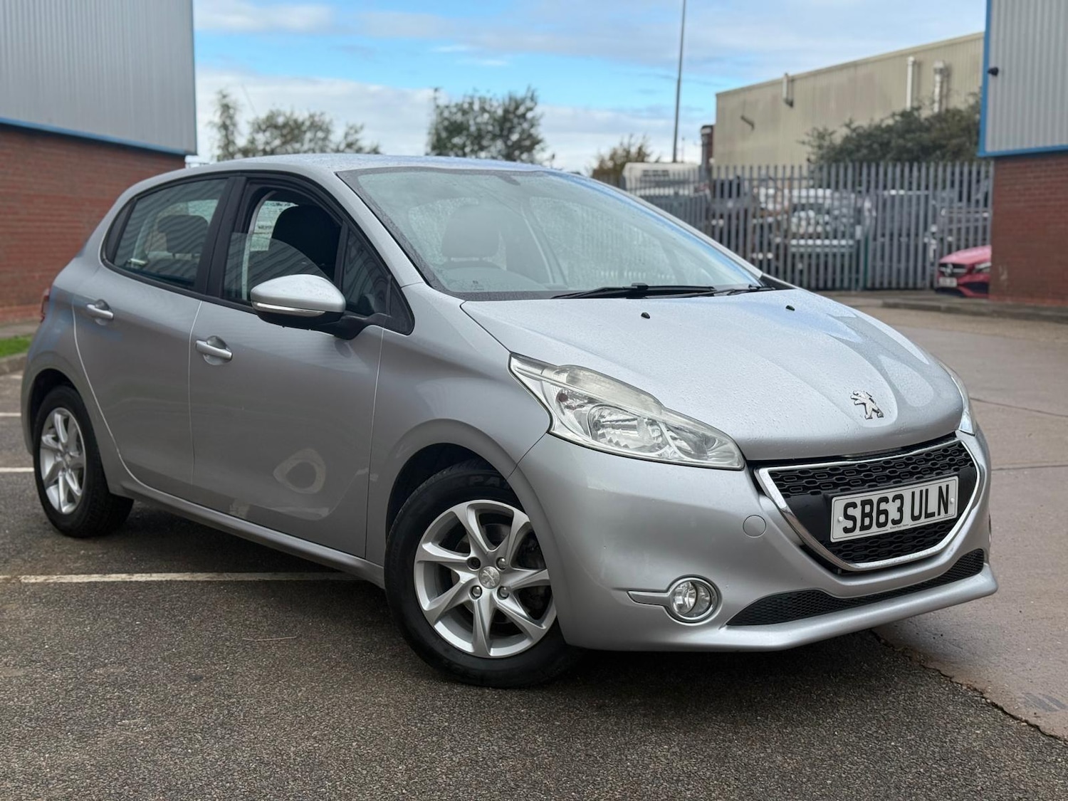Used Peugeot 208 2013 for sale - 76349772: Photo 6