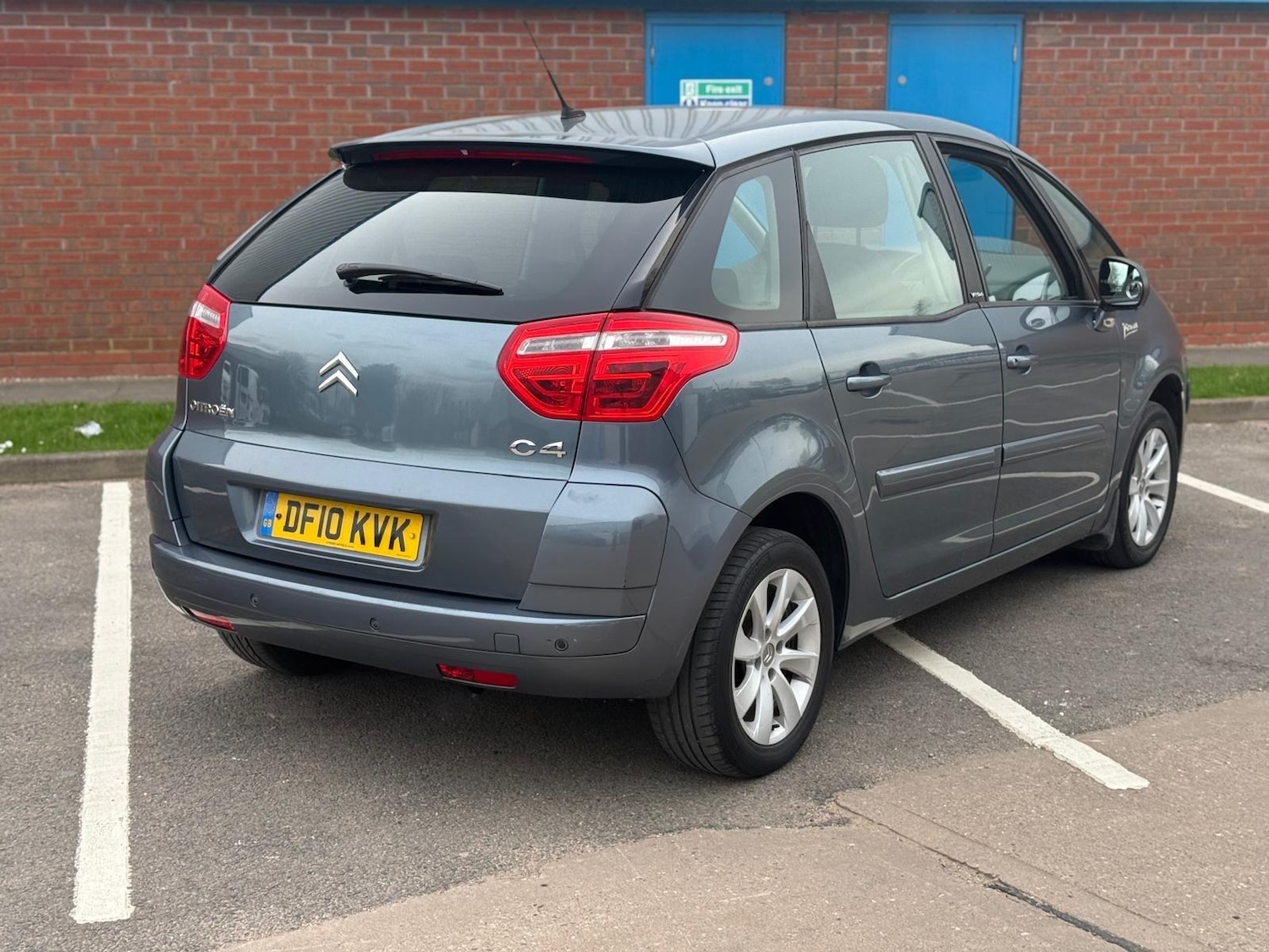 Used Citroen C4 Picasso 2010 for sale - 77993227: Photo 12