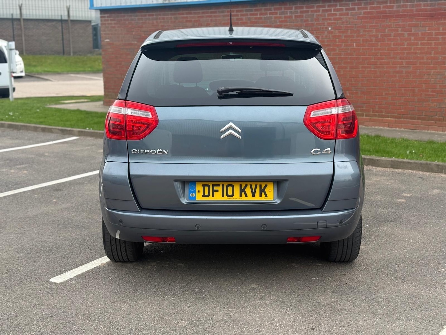 Used Citroen C4 Picasso 2010 for sale - 77993227: Photo 2