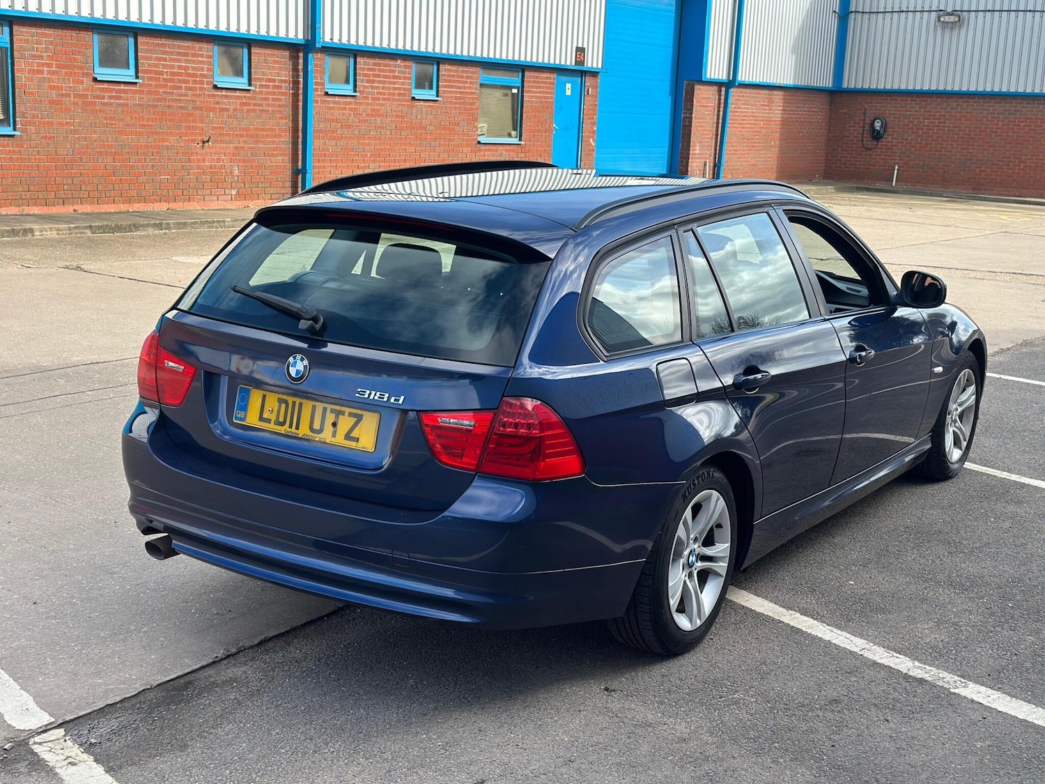 Used BMW 3 Series 2011 for sale - 77637726: Photo 12