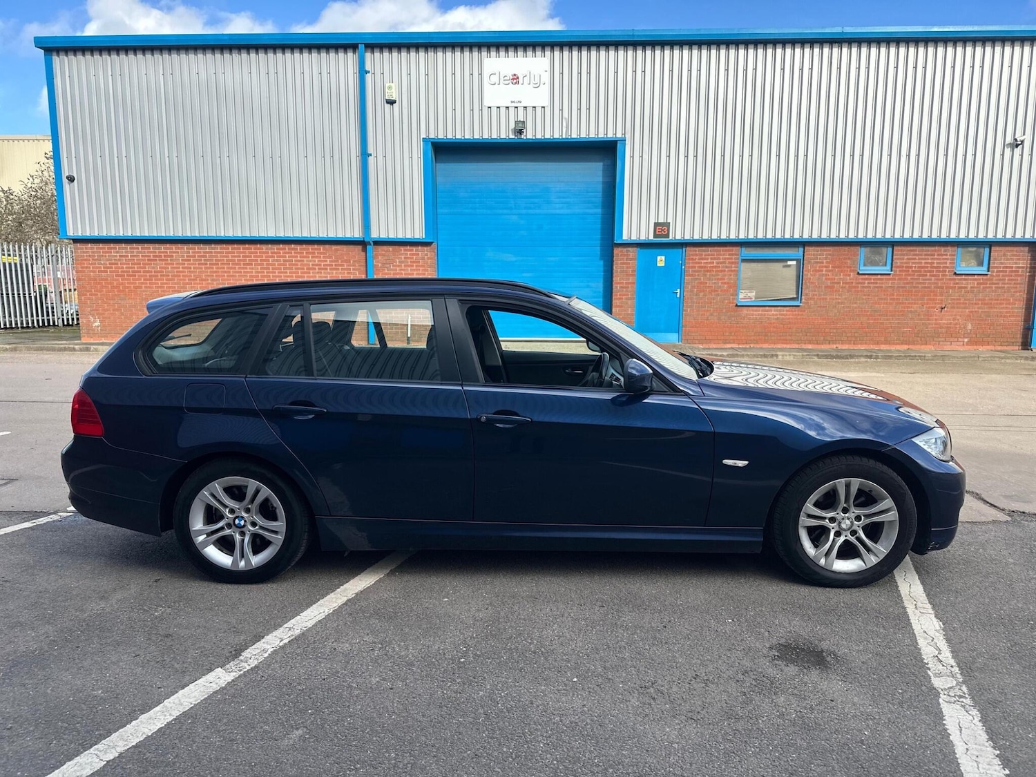Used BMW 3 Series 2011 for sale - 77637726: Photo 4