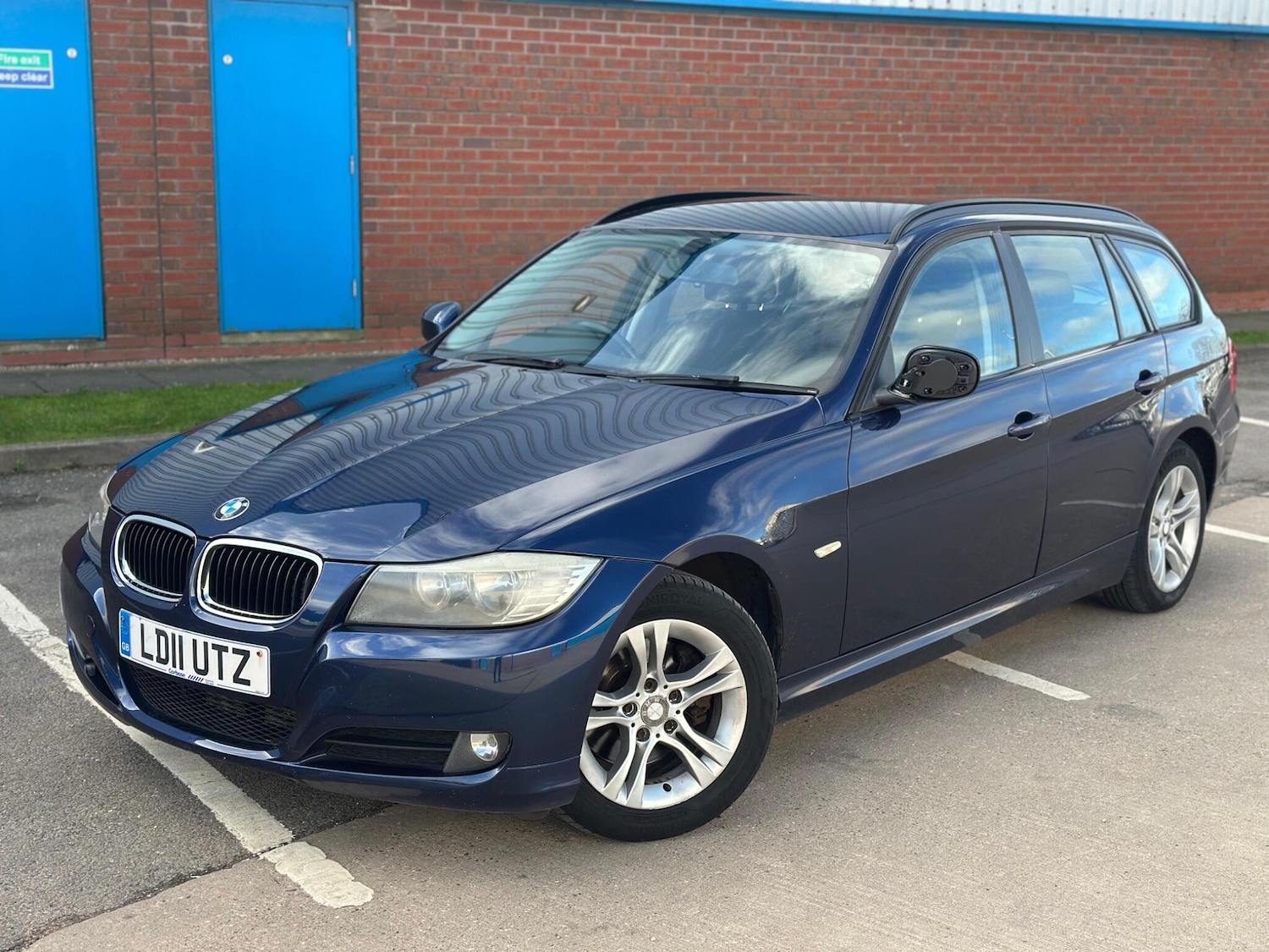 Used BMW 3 Series 2011 for sale - 77637726: Photo 6