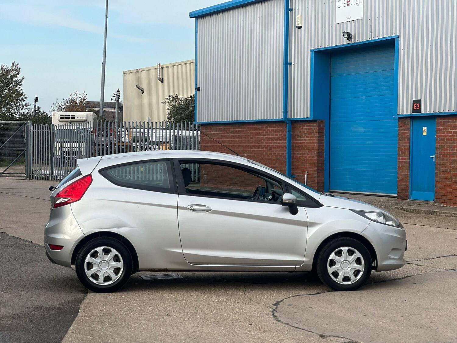 Used Ford Fiesta 2011 for sale - 76499040: Photo 3