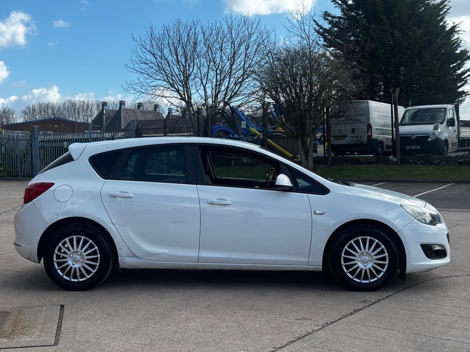 Used Vauxhall Astra 2013 for sale - 77892898: Photo 4