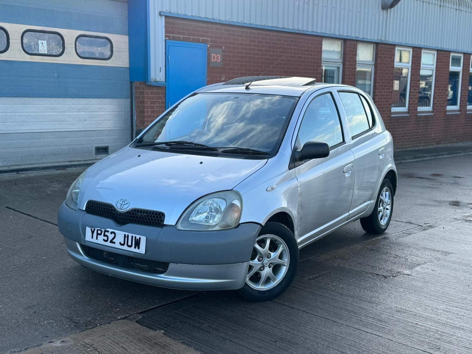 Used Toyota Yaris 2002 for sale - 76899279: Photo 12