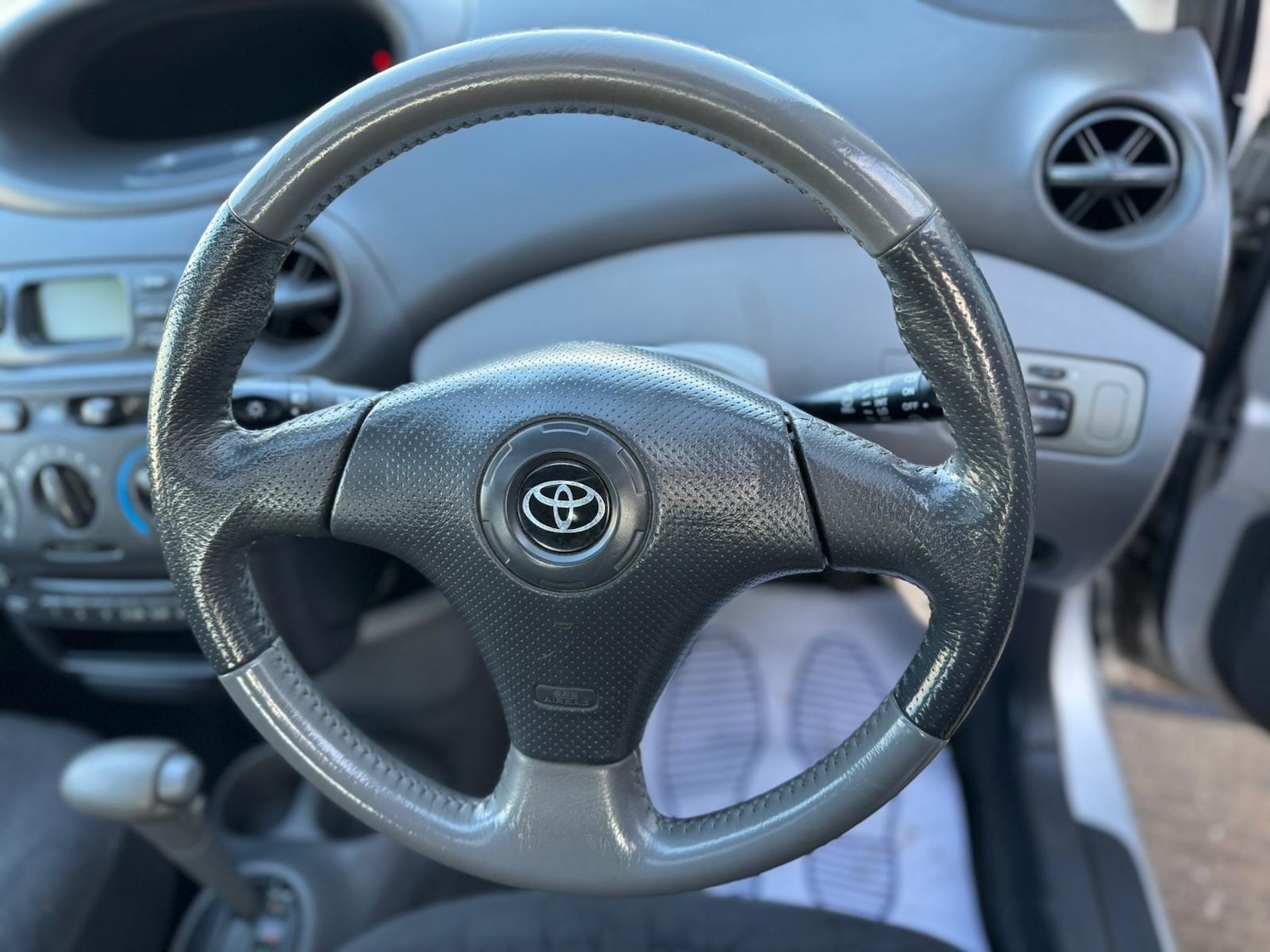 Used Toyota Yaris 2002 for sale - 76899279: Photo 17