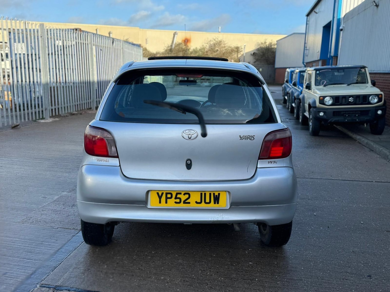 Used Toyota Yaris 2002 for sale - 76899279: Photo 2