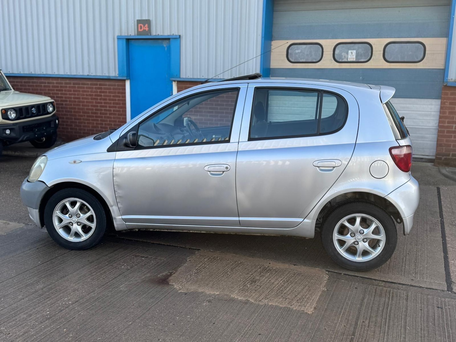 Used Toyota Yaris 2002 for sale - 76899279: Photo 4
