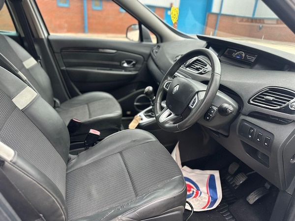 Used Renault Grand Scenic 2012 for sale - 76200372: Photo 13