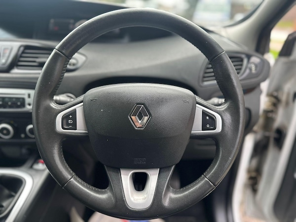 Used Renault Grand Scenic 2012 for sale - 76200372: Photo 22